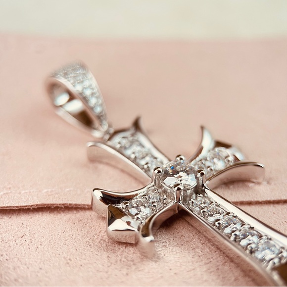 18k Gold Plated S925 1.89ctw Moissanite Diamond Cross Pendant - Picture 3 of 9